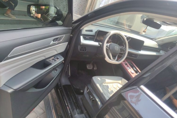 Used Volkswagen Tavendor 2024 380TSI All-Wheel Drive R-Line Cruise Edition Driver Seat