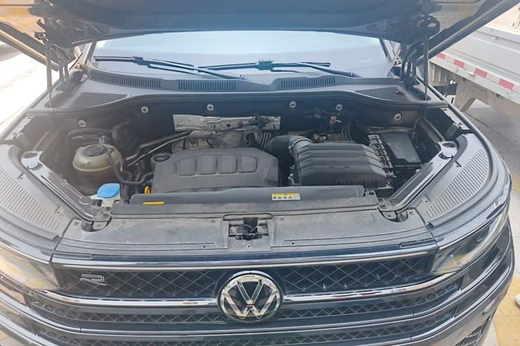 Used Volkswagen Tavendor 2024 380TSI All-Wheel-Drive R-Line Ambition Edition Engine Bay