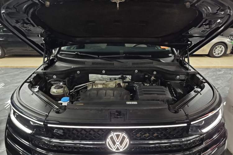 Used Volkswagen Tavendor 2024 380TSI All-Wheel Drive R-Line Cruise Edition Engine Bay