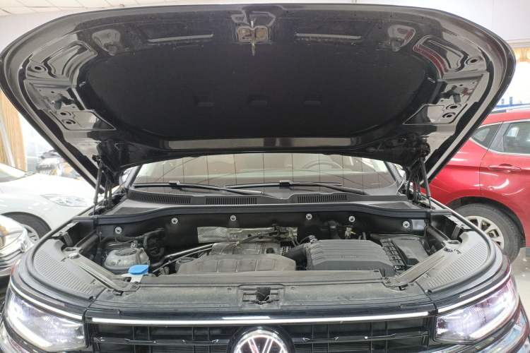 Used Volkswagen Tavendor 2024 330TSI Luxury Touring - All-Inclusive Edition Engine Bay