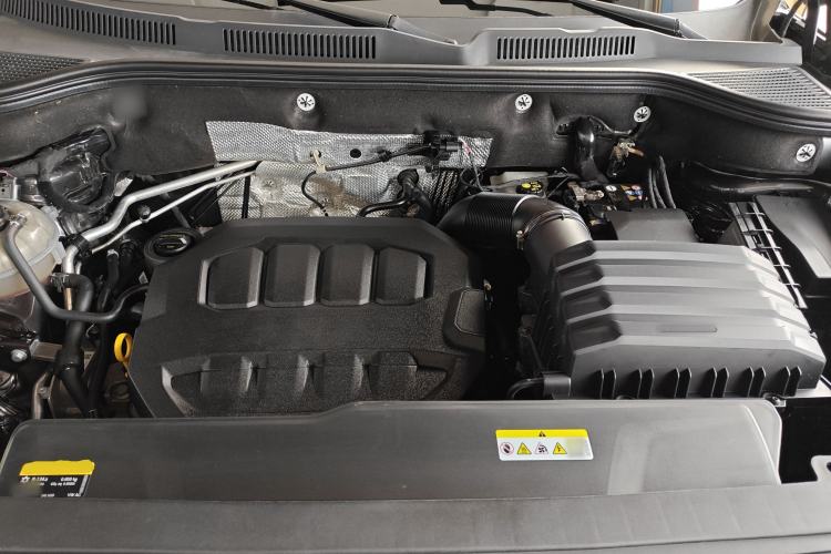 Used Volkswagen Tavendor 2024 380TSI All-Wheel Drive R-Line Cruise Edition Engine Bay