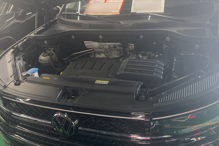 Used Volkswagen Tavendor 2024 380TSI All-Wheel Drive R-Line Cruise Edition Engine Bay