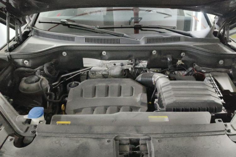 Used Volkswagen Tavendor 2024 380TSI All-Wheel-Drive R-Line Ambition Edition Engine Bay
