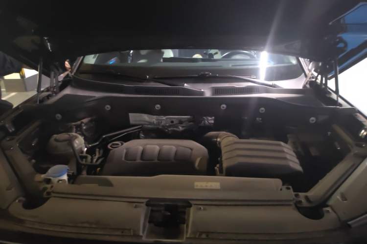 Used Volkswagen Tavendor 2024 380TSI All-Wheel-Drive R-Line Journey Shared Enjoyment Model Engine Bay