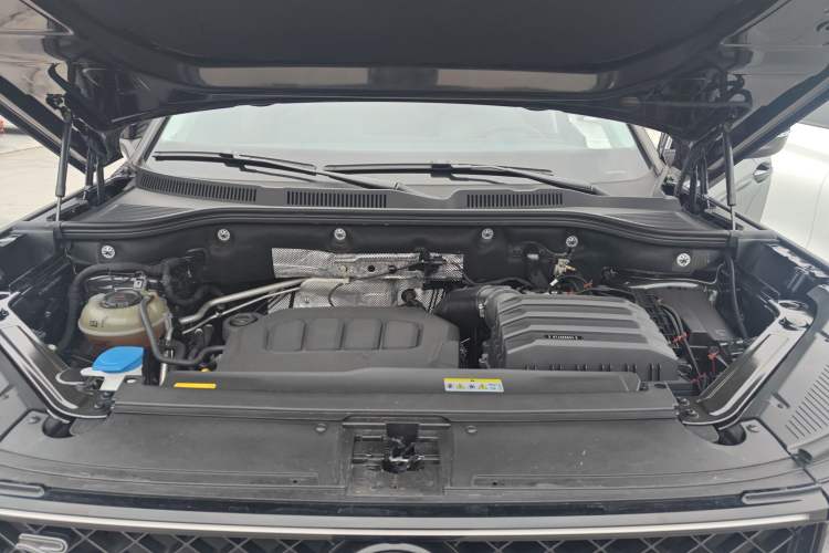 Used Volkswagen Tavendor 2024 380TSI All-Wheel Drive R-Line Cruise Edition Engine Bay