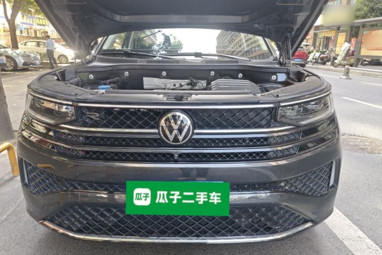 Used Volkswagen Tavendor 2024 380TSI All-Wheel Drive R-Line Cruise Edition Engine Bay