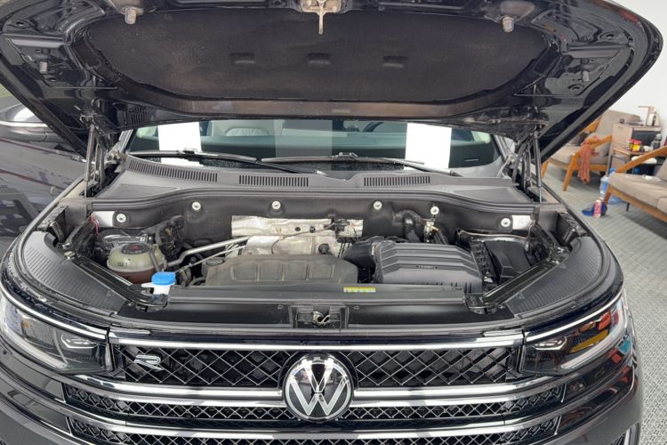 Used Volkswagen Tavendor 2024 380TSI All-Wheel-Drive R-Line Cruise Premium Edition Engine Bay