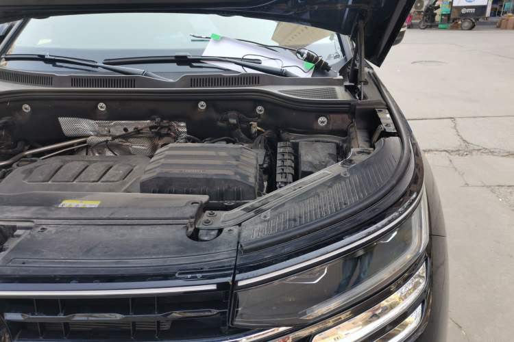 Used Volkswagen Tavendor 2024 330TSI Luxury Touring Edition Engine Bay Left
