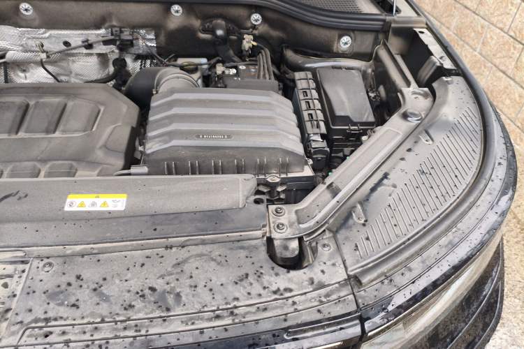 Used Volkswagen Tavendor 2024 380TSI All-Wheel-Drive R-Line Cruise Premium Edition Engine Bay Left