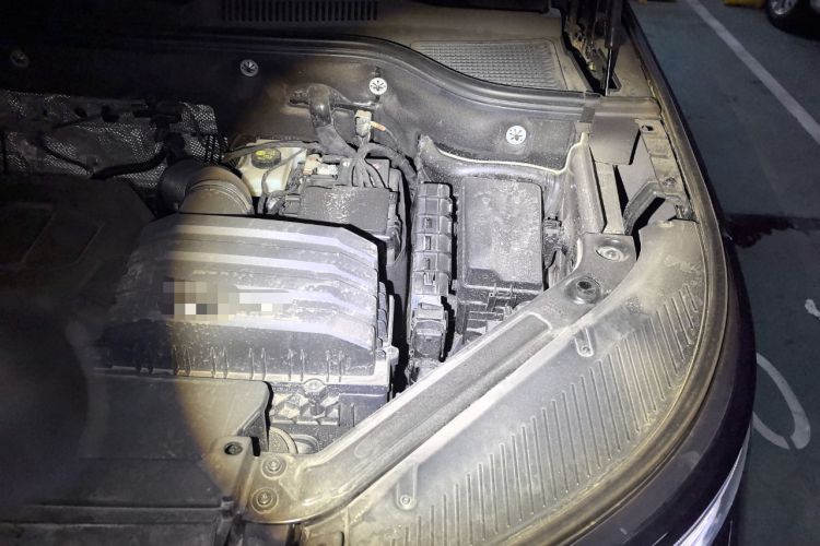 Used Volkswagen Tavendor 2024 380TSI All-Wheel Drive R-Line Cruise Edition Engine Bay Left