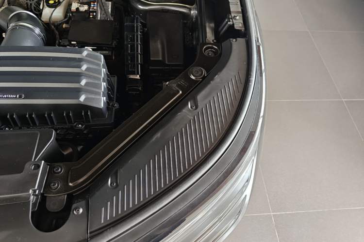 Used Volkswagen Tavendor 2024 380TSI All-Wheel Drive R-Line Cruise Edition Engine Bay Left