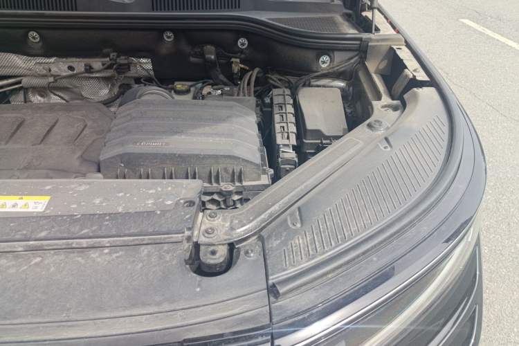Used Volkswagen Tavendor 2024 380TSI All-Wheel Drive R-Line Cruise Edition Engine Bay Left