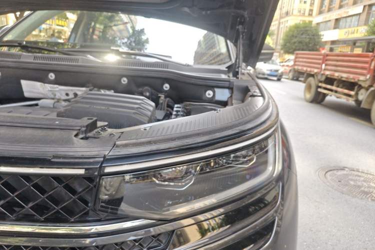 Used Volkswagen Tavendor 2024 380TSI All-Wheel Drive R-Line Cruise Edition Engine Bay Left