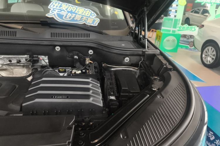 Used Volkswagen Tavendor 2024 380TSI All-Wheel-Drive R-Line Cruise Premium Edition Engine Bay Left