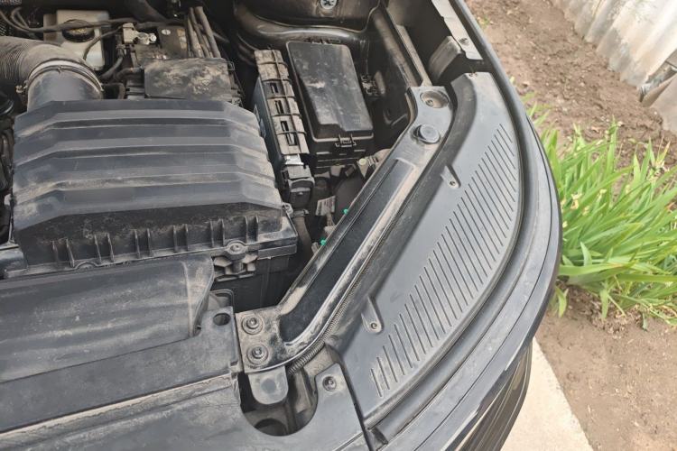 Used Volkswagen Tavendor 2024 380TSI All-Wheel-Drive R-Line Cruise Premium Edition Engine Bay Left
