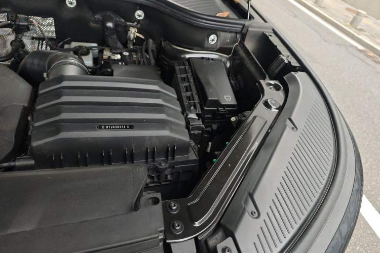 Used Volkswagen Tavendor 2024 380TSI All-Wheel-Drive R-Line Journey Shared Enjoyment Model Engine Bay Left