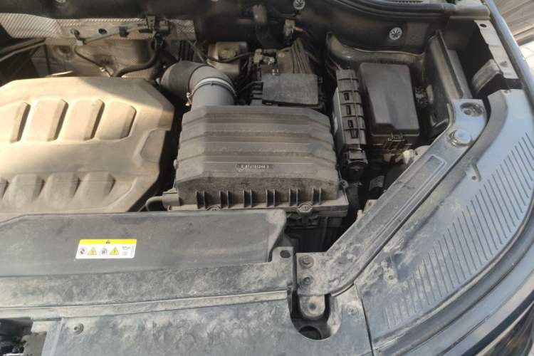 Used Volkswagen Tavendor 2024 380TSI All-Wheel Drive R-Line Cruise Edition Engine Bay Left