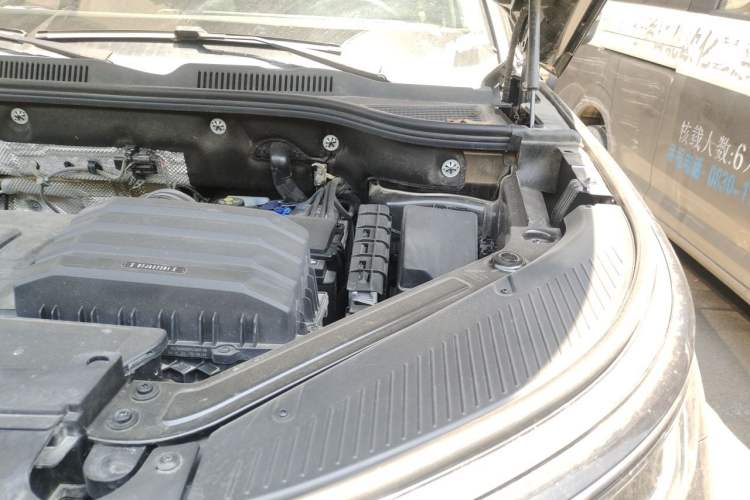 Used Volkswagen Tavendor 2024 380TSI All-Wheel Drive R-Line Cruise Edition Engine Bay Left