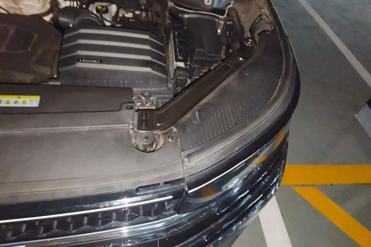 Used Volkswagen Tavendor 2024 380TSI All-Wheel Drive R-Line Cruise Edition Engine Bay Left