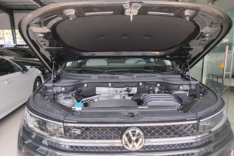 Used Volkswagen Tavendor 2024 380TSI All-Wheel-Drive R-Line Cruise Premium Edition Engine Bay