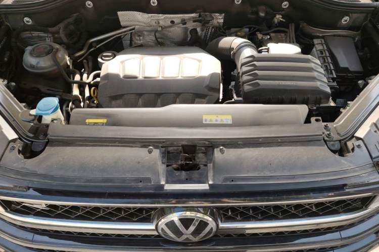 Used Volkswagen Tavendor 2024 380TSI All-Wheel Drive R-Line Cruise Edition Engine Bay