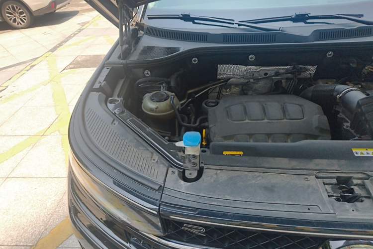 Used Volkswagen Tavendor 2024 380TSI All-Wheel-Drive R-Line Ambition Edition Engine Bay Right