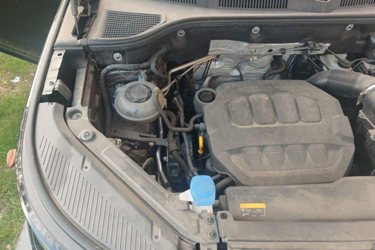 Used Volkswagen Tavendor 2024 380TSI All-Wheel Drive R-Line Cruise Edition Engine Bay Right