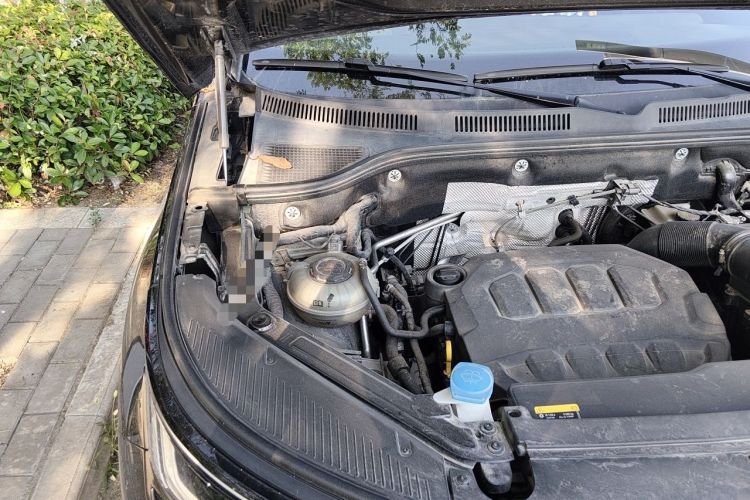 Used Volkswagen Tavendor 2024 380TSI All-Wheel Drive R-Line Cruise Edition Engine Bay Right