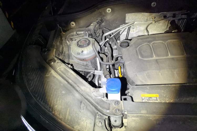 Used Volkswagen Tavendor 2024 380TSI All-Wheel Drive R-Line Cruise Edition Engine Bay Right