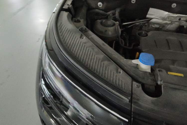 Used Volkswagen Tavendor 2024 380TSI All-Wheel-Drive R-Line Ambition Edition Engine Bay Right