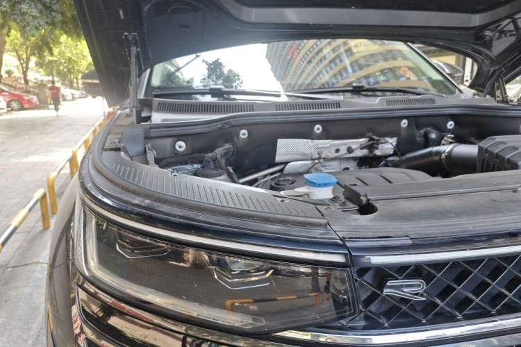 Used Volkswagen Tavendor 2024 380TSI All-Wheel Drive R-Line Cruise Edition Engine Bay Right