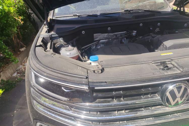 Used Volkswagen Tavendor 2024 330TSI Luxury Touring - All-Inclusive Edition Engine Bay Right