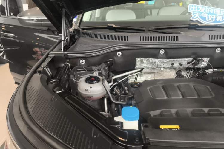 Used Volkswagen Tavendor 2024 380TSI All-Wheel-Drive R-Line Cruise Premium Edition Engine Bay Right