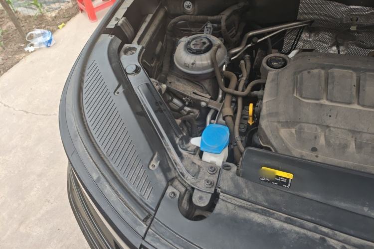 Used Volkswagen Tavendor 2024 380TSI All-Wheel-Drive R-Line Cruise Premium Edition Engine Bay Right