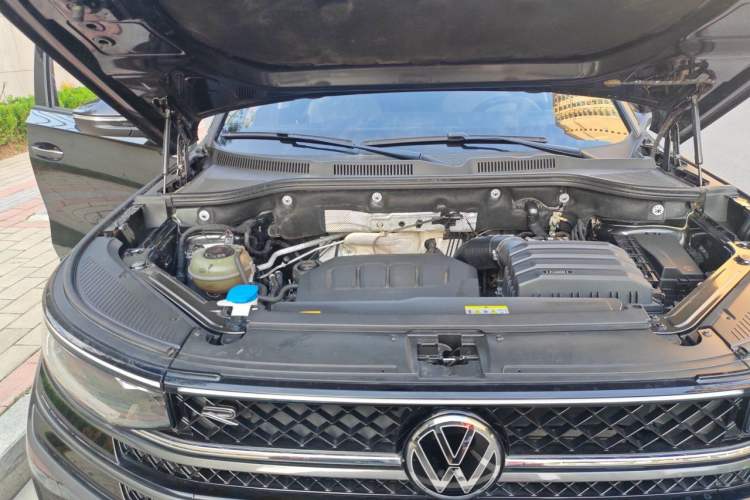 Used Volkswagen Tavendor 2024 380TSI All-Wheel Drive R-Line Cruise Edition Engine Bay Right