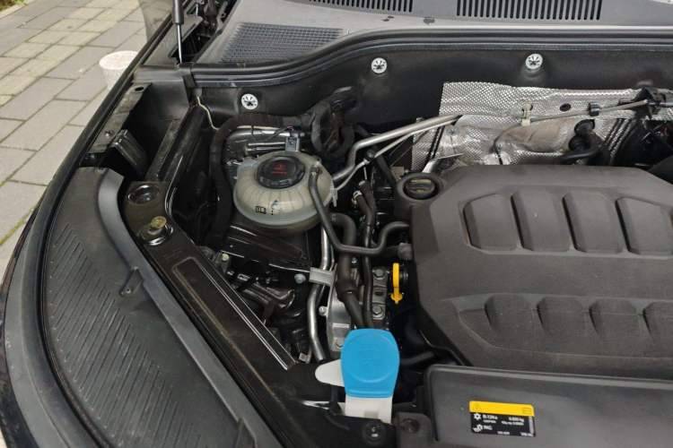 Used Volkswagen Tavendor 2024 380TSI All-Wheel-Drive R-Line Journey Shared Enjoyment Model Engine Bay Right