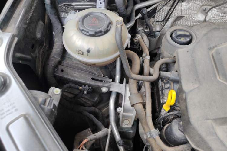 Used Volkswagen Tavendor 2024 380TSI All-Wheel Drive R-Line Cruise Edition Engine Bay Right