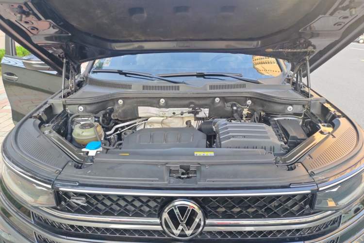 Used Volkswagen Tavendor 2024 380TSI All-Wheel Drive R-Line Cruise Edition Engine Bay