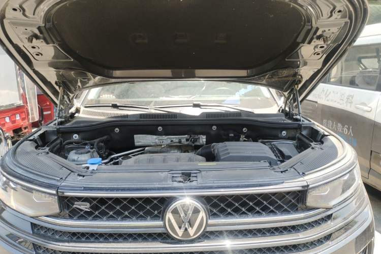 Used Volkswagen Tavendor 2024 380TSI All-Wheel Drive R-Line Cruise Edition Engine Bay