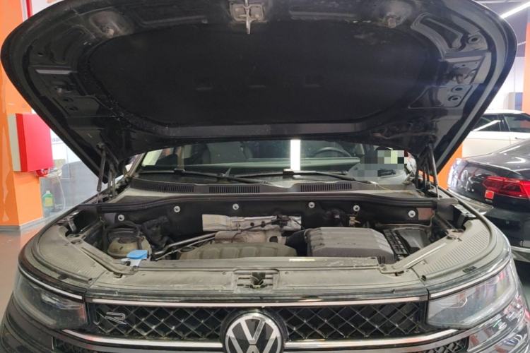 Used Volkswagen Tavendor 2024 380TSI All-Wheel Drive R-Line Cruise Edition Engine Bay