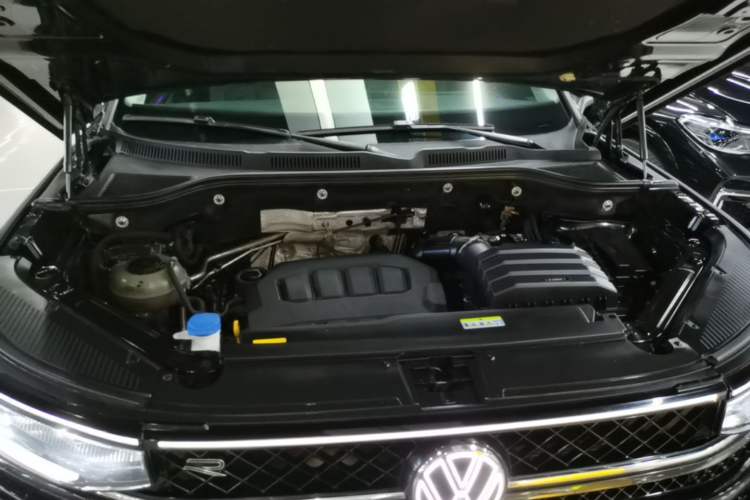 Used Volkswagen Tavendor 2024 380TSI All-Wheel Drive R-Line Cruise Edition Engine Bay