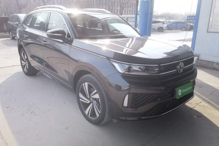 Used Volkswagen Tavendor 2024 380TSI All-Wheel-Drive R-Line Cruise Premium Edition Exterior 1