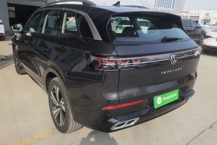 Used Volkswagen Tavendor 2024 380TSI All-Wheel-Drive R-Line Cruise Premium Edition Exterior 2