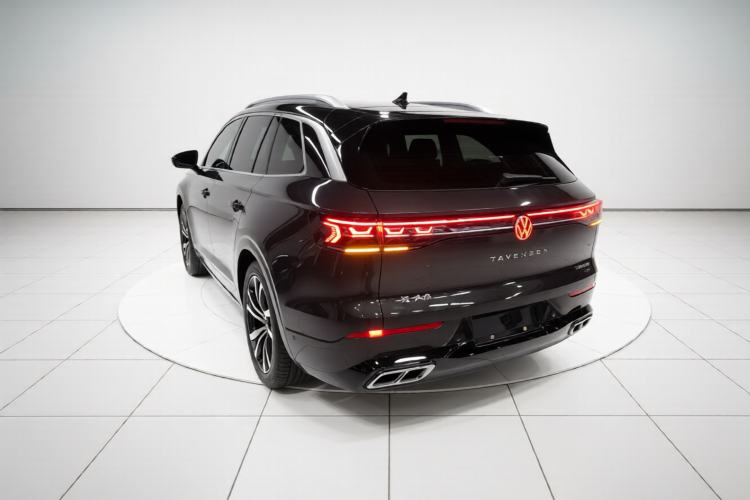 Used Volkswagen Tavendor 2024 380TSI All-Wheel Drive R-Line Cruise Edition Exterior 2