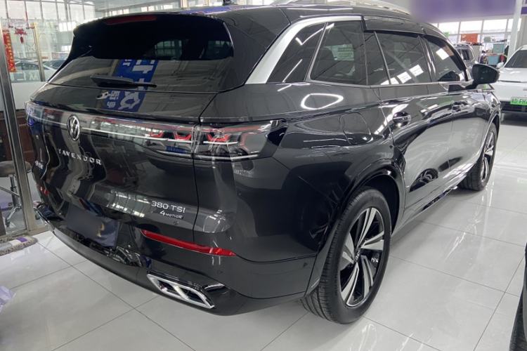 Used Volkswagen Tavendor 2024 380TSI All-Wheel Drive R-Line Cruise Edition Exterior 3