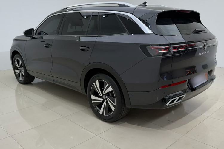 Used Volkswagen Tavendor 2024 380TSI All-Wheel Drive R-Line Cruise Edition Exterior 3