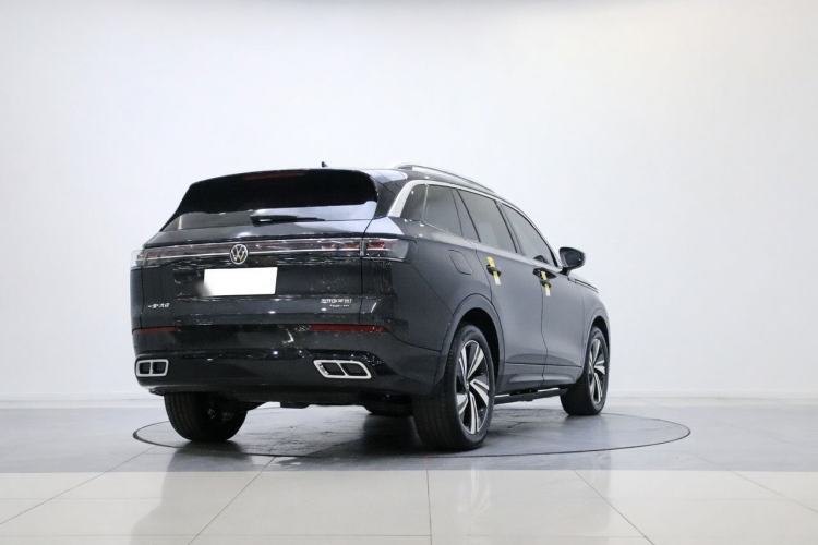 Used Volkswagen Tavendor 2024 380TSI All-Wheel-Drive R-Line Cruise Premium Edition Exterior 3