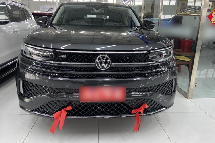 Used Volkswagen Tavendor 2024 380TSI All-Wheel Drive R-Line Cruise Edition Exterior 4