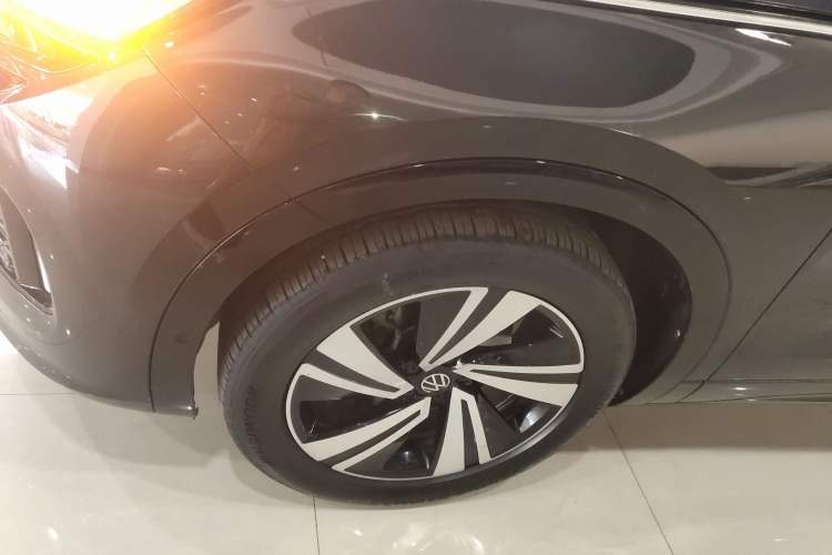 Used Volkswagen Tavendor 2024 380TSI All-Wheel Drive R-Line Cruise Edition Exterior 4