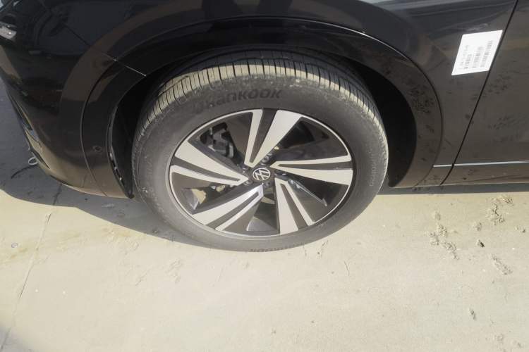 Used Volkswagen Tavendor 2024 380TSI All-Wheel-Drive R-Line Cruise Premium Edition Exterior 4